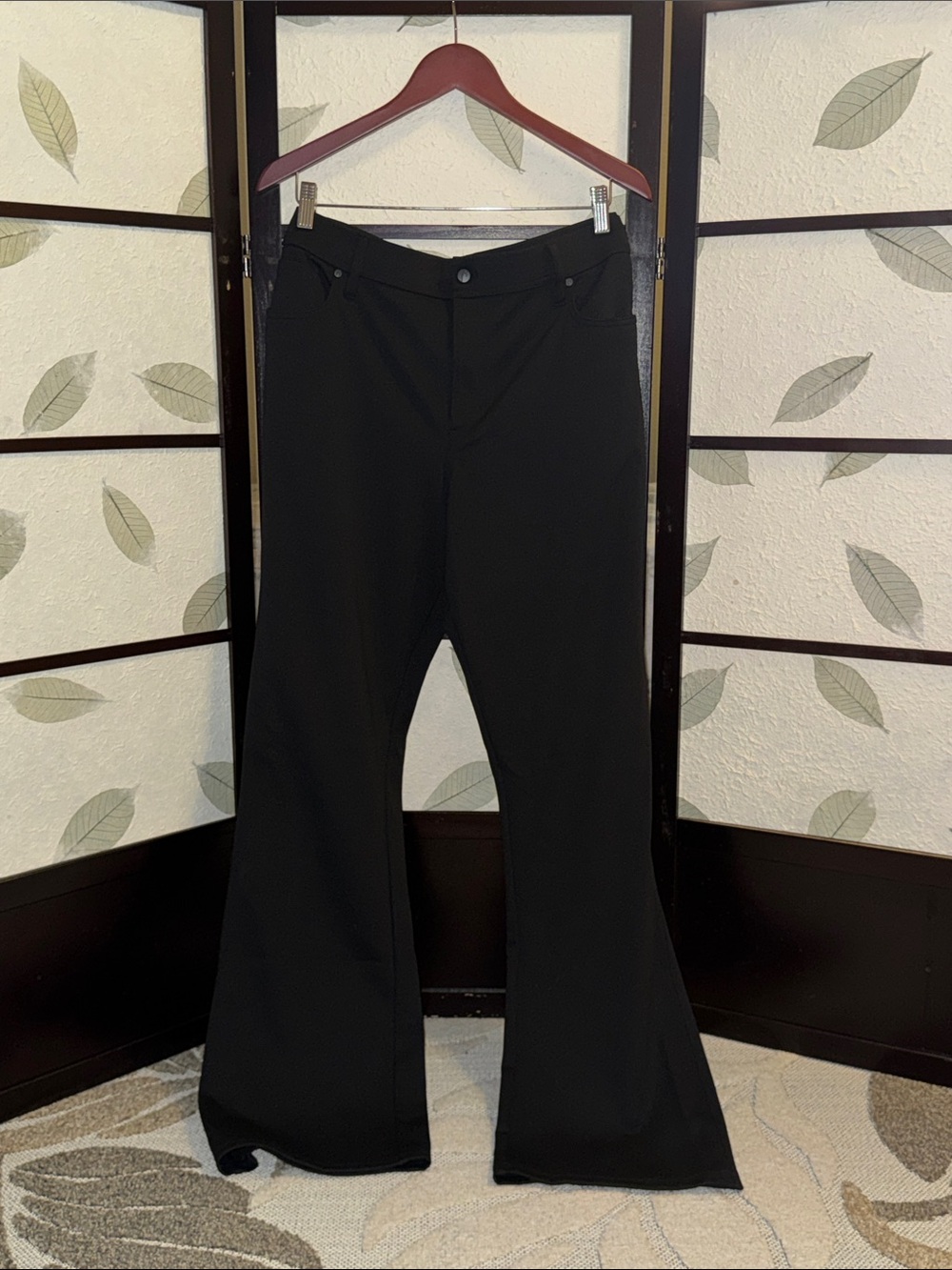 Women’s Vera Wang Black Flared Slacks